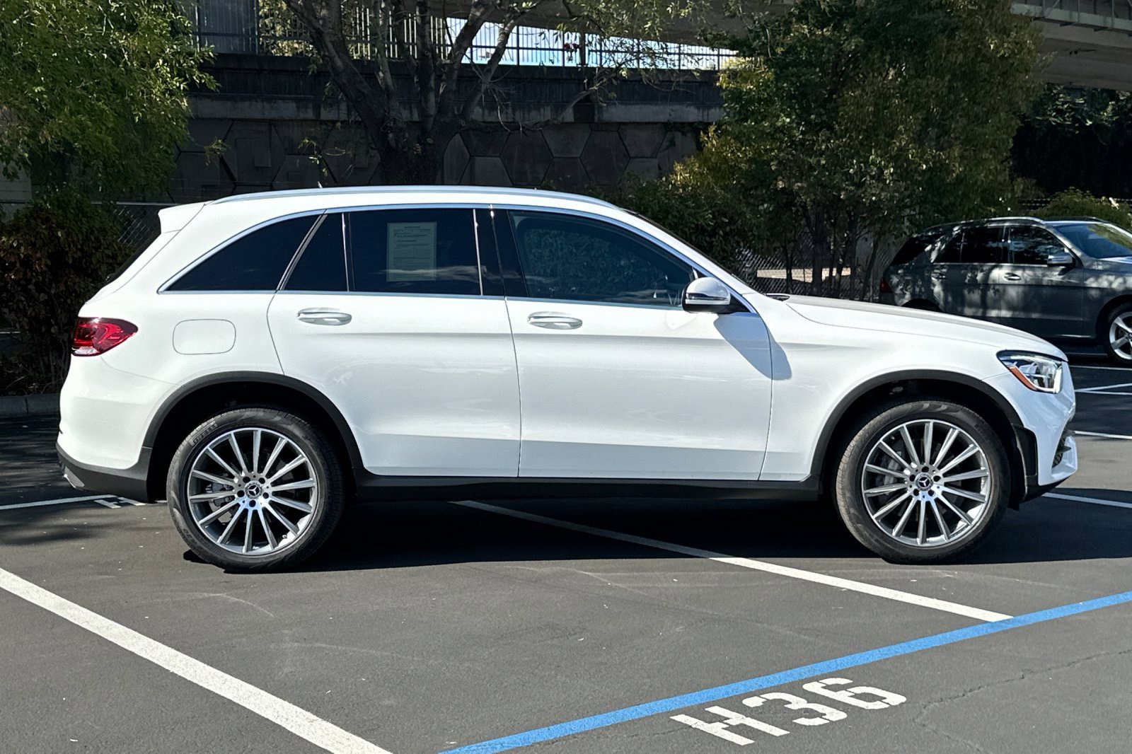2020 Mercedes Benz GLC 300 4MATIC photo 2