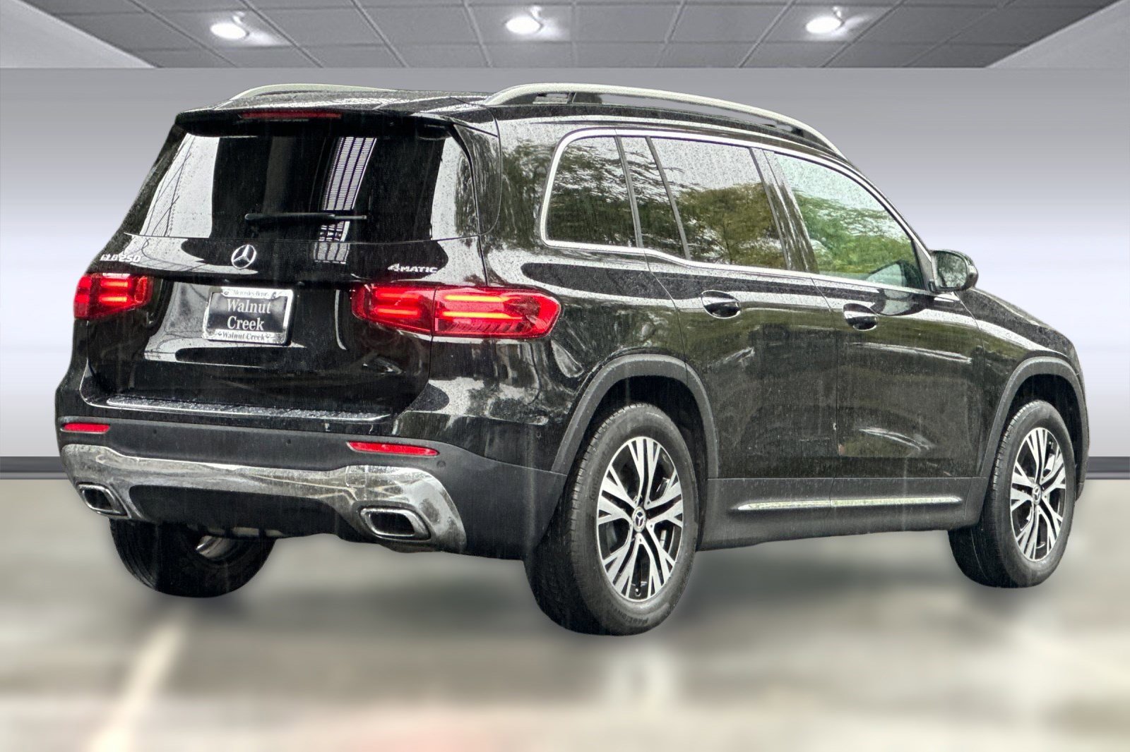 2024 Mercedes Benz GLB 250 4MATIC photo 2