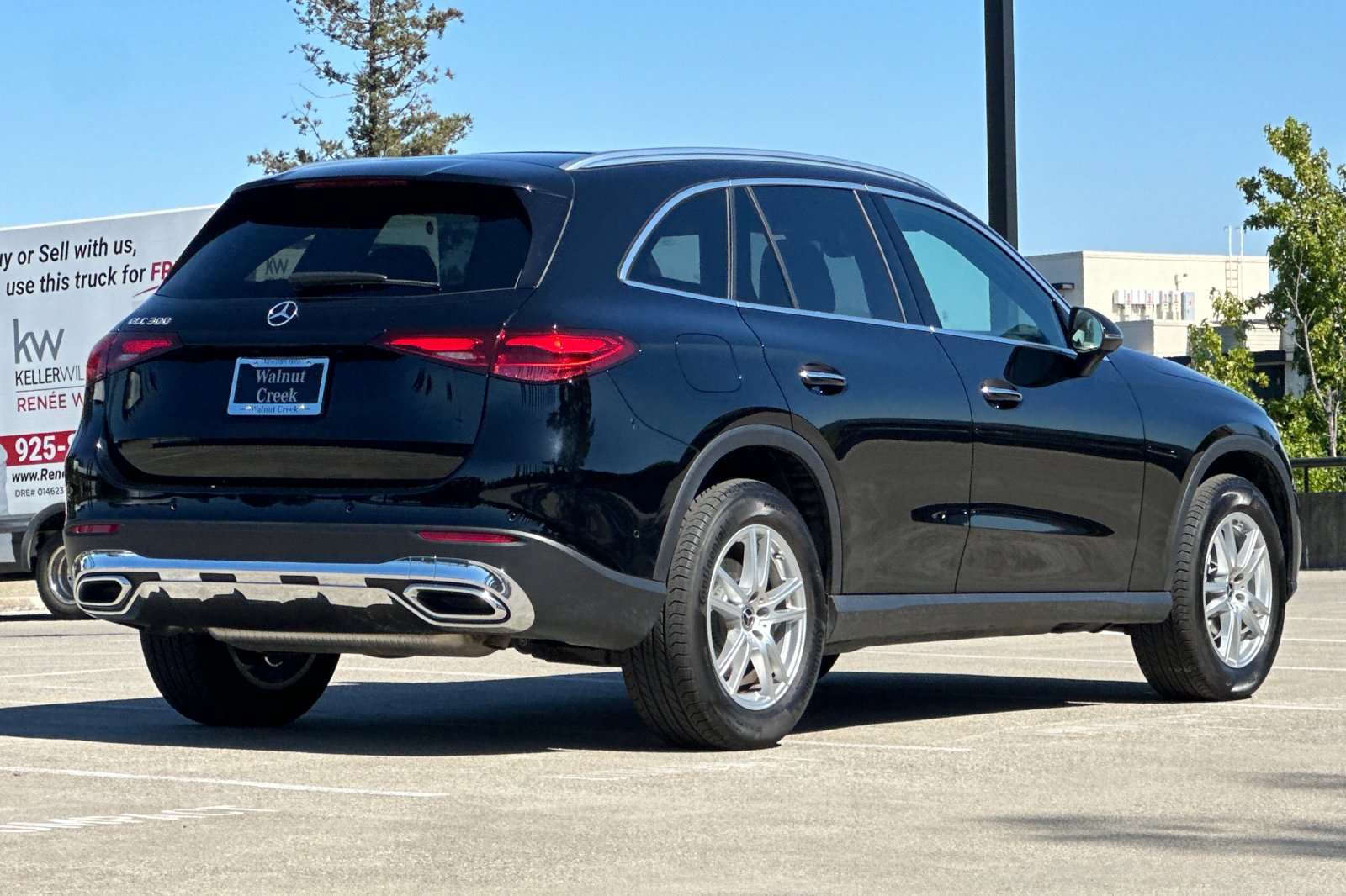 2024 Mercedes Benz GLC 300 photo 3