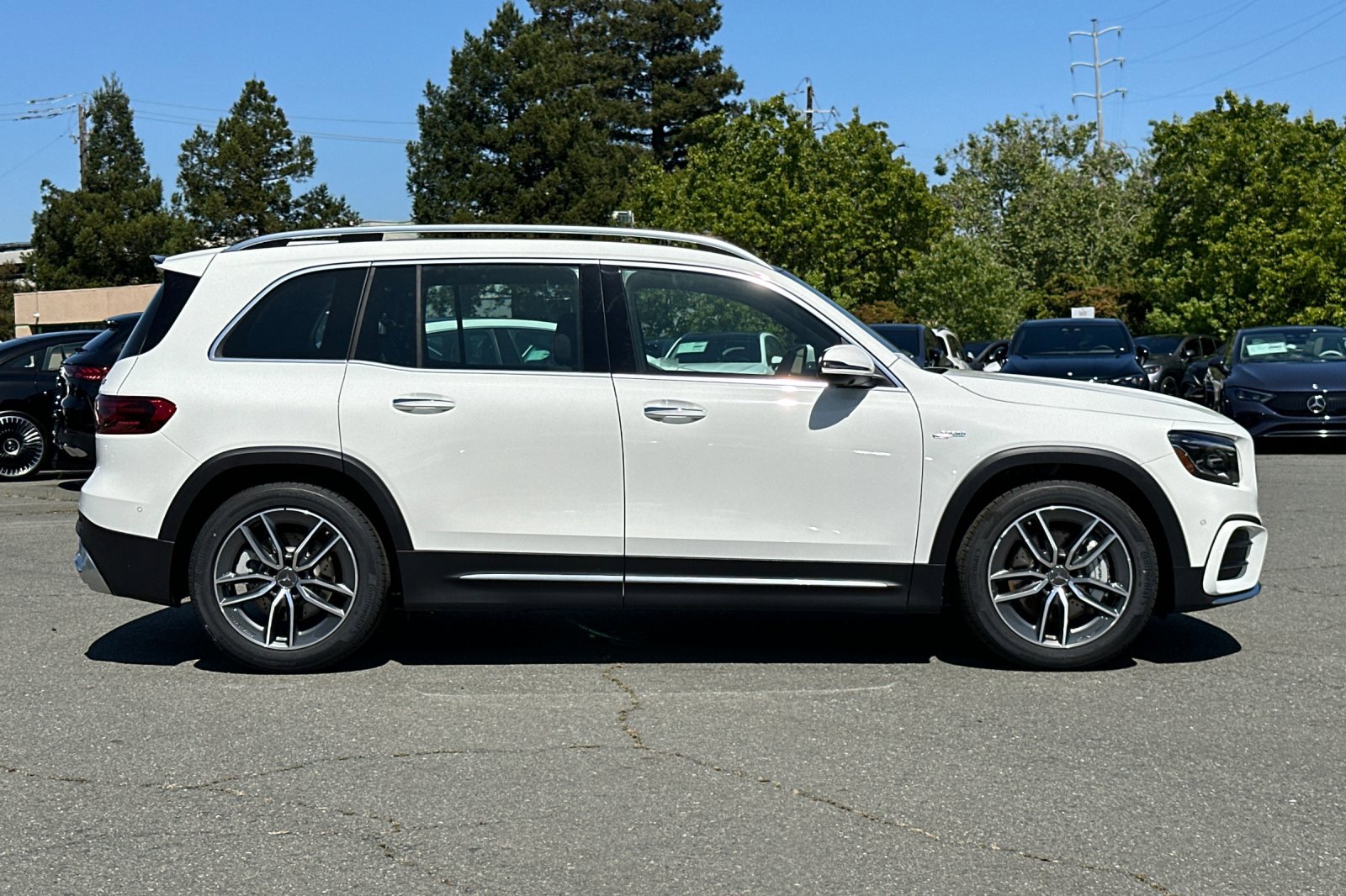 2025 Mercedes Benz GLB AMG 35 4MATIC photo 2