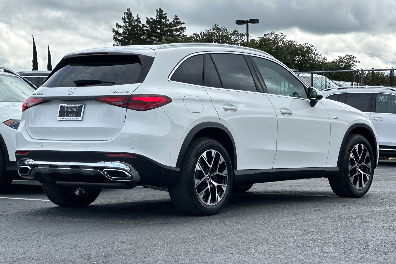 2025 Mercedes Benz GLC 350e photo 4