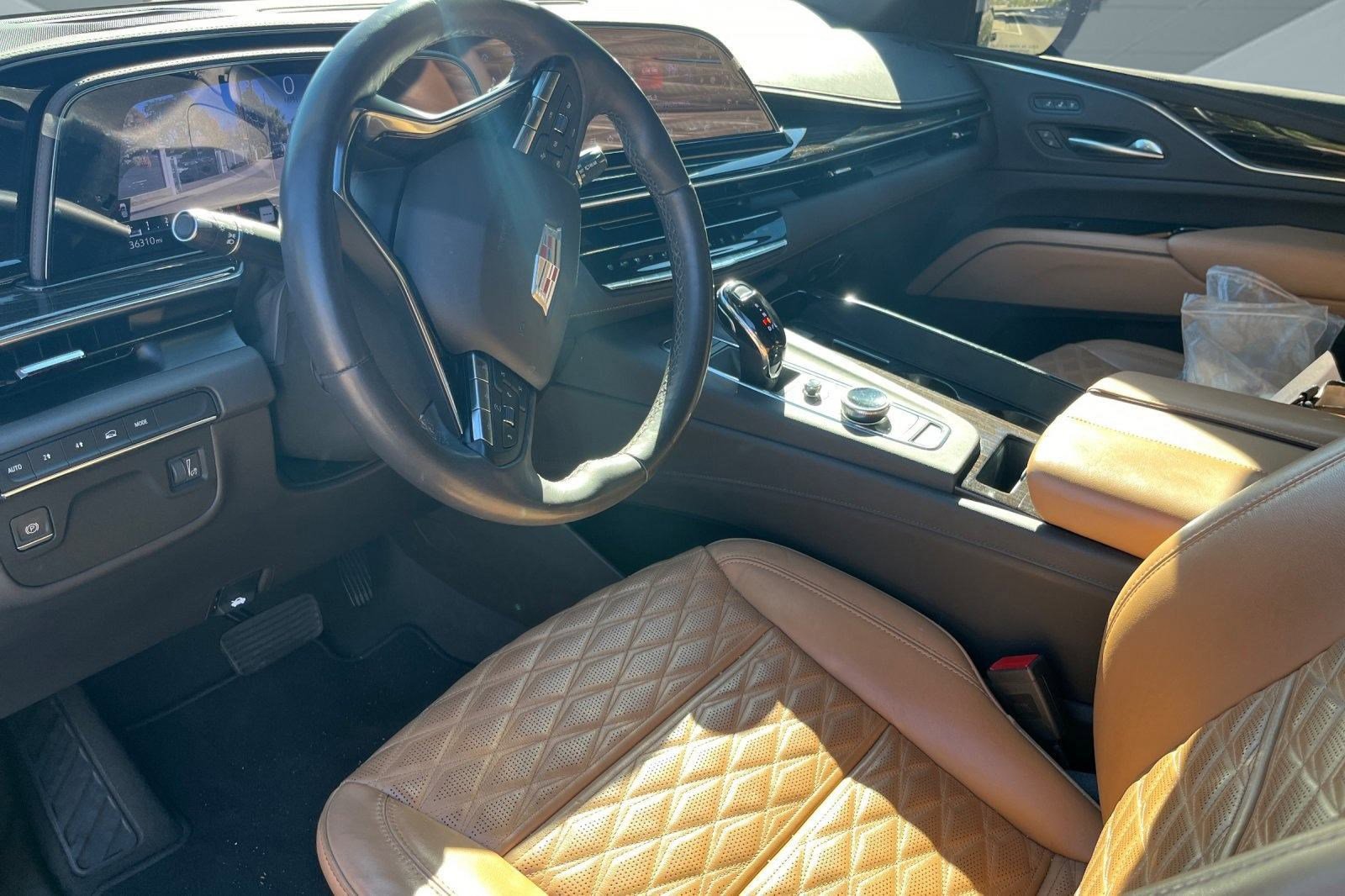 2022 Cadillac Escalade ESV Premium Luxury photo 2