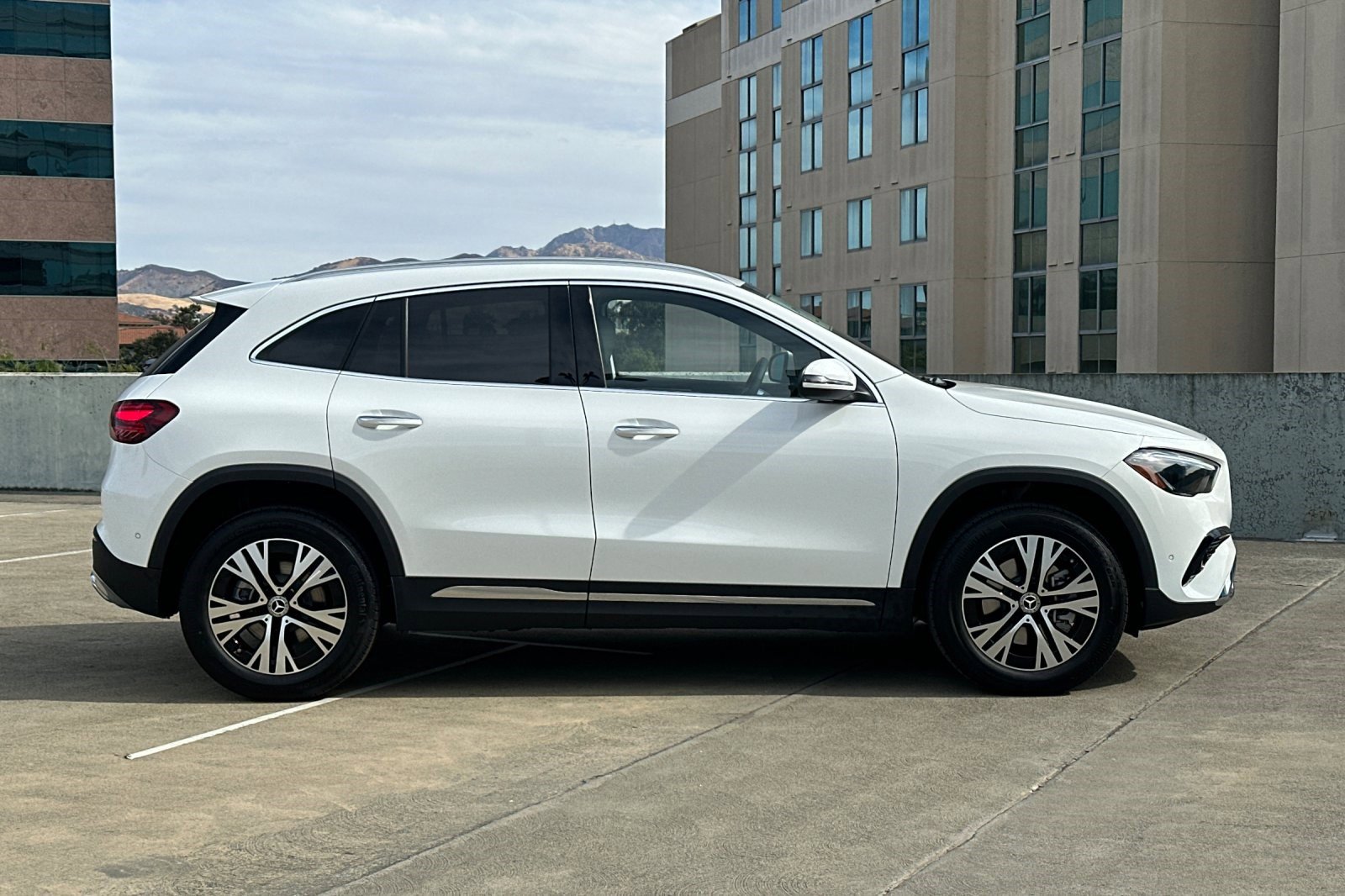 2025 Mercedes Benz GLA 250 photo 2