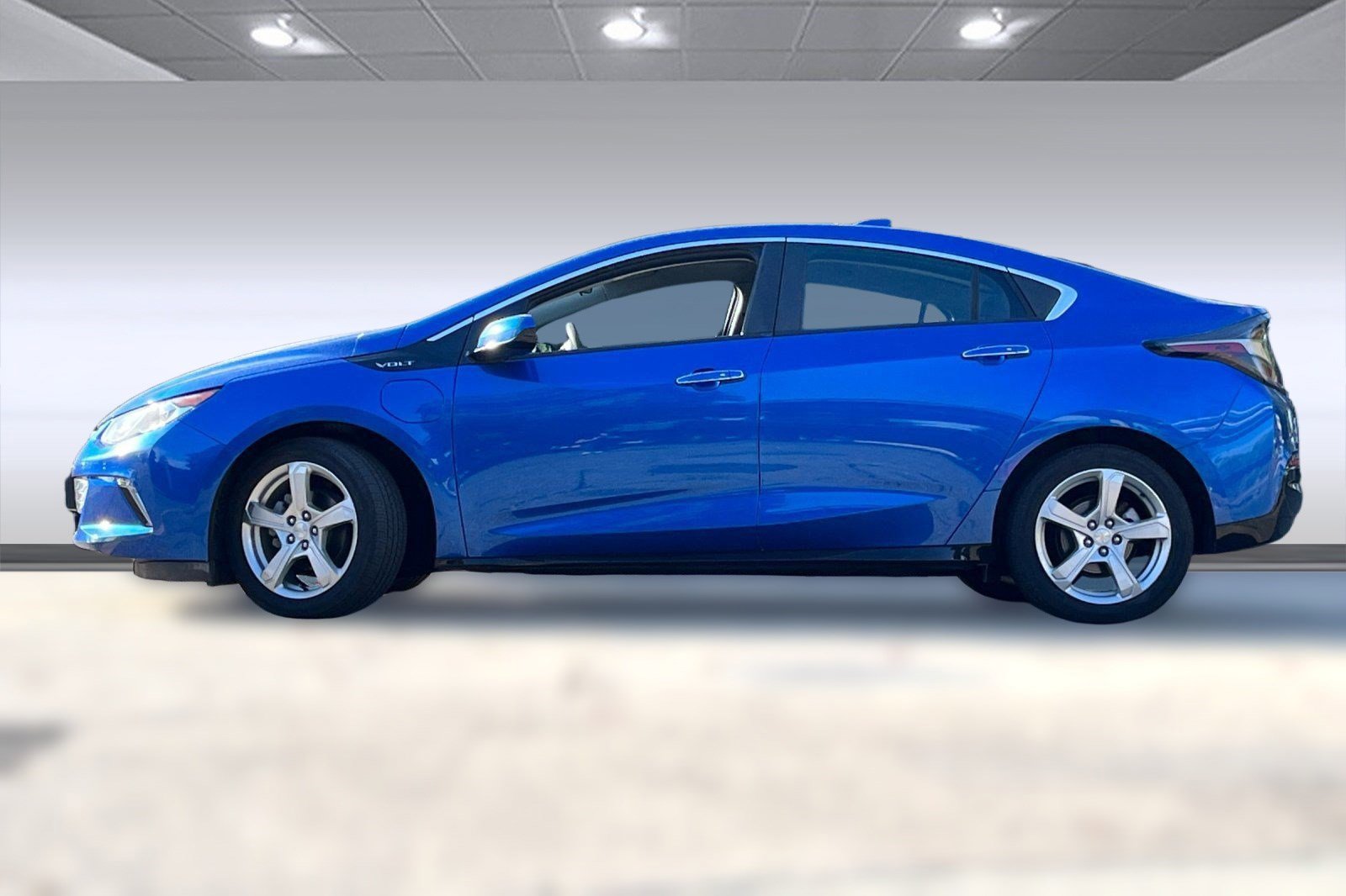2017 Chevrolet Volt LT photo 2