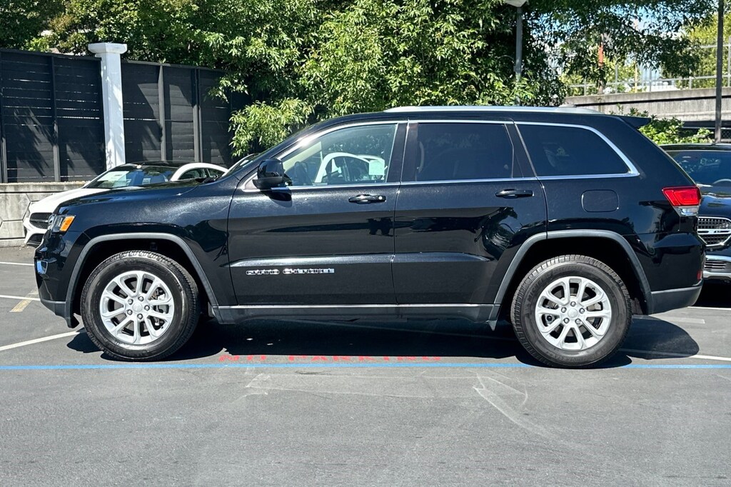 Used 2021 Jeep Grand Cherokee Laredo E 4x2 SUV