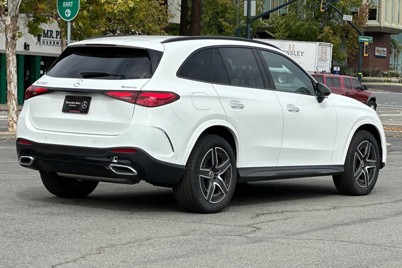 2025 Mercedes Benz GLC 300 4MATIC photo 3