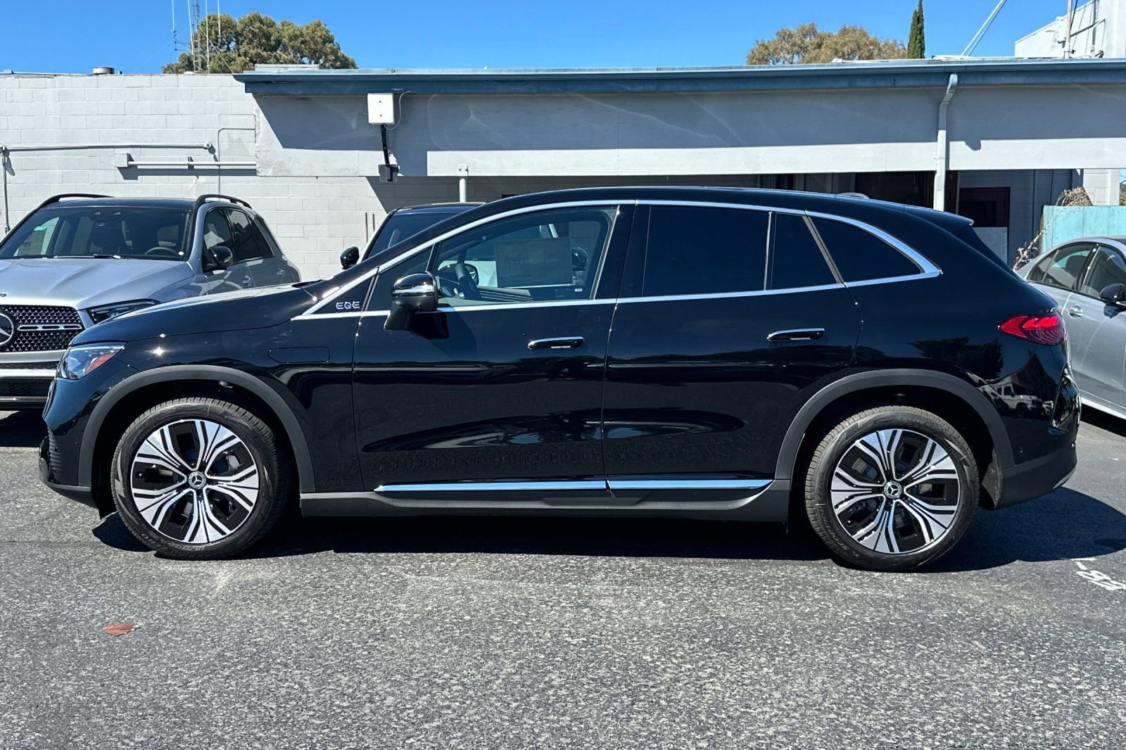 2026 Mercedes Benz EQE SUV 350 4MATIC photo 2