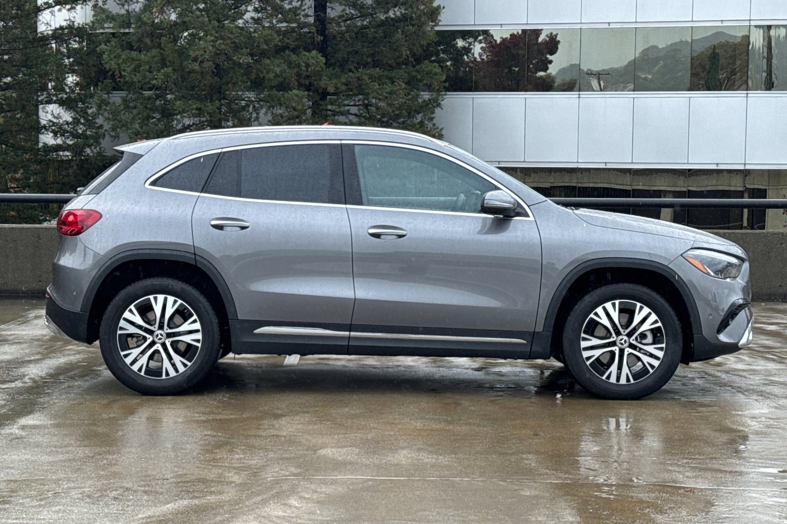 2025 Mercedes Benz GLA 250 photo 2