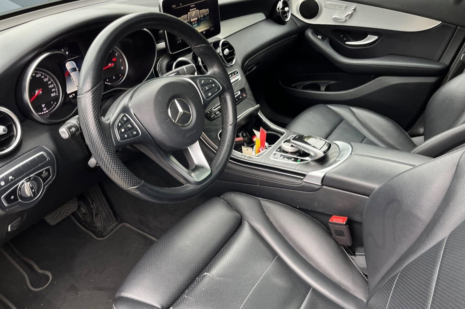 2019 Mercedes Benz GLC 300 4MATIC photo 3