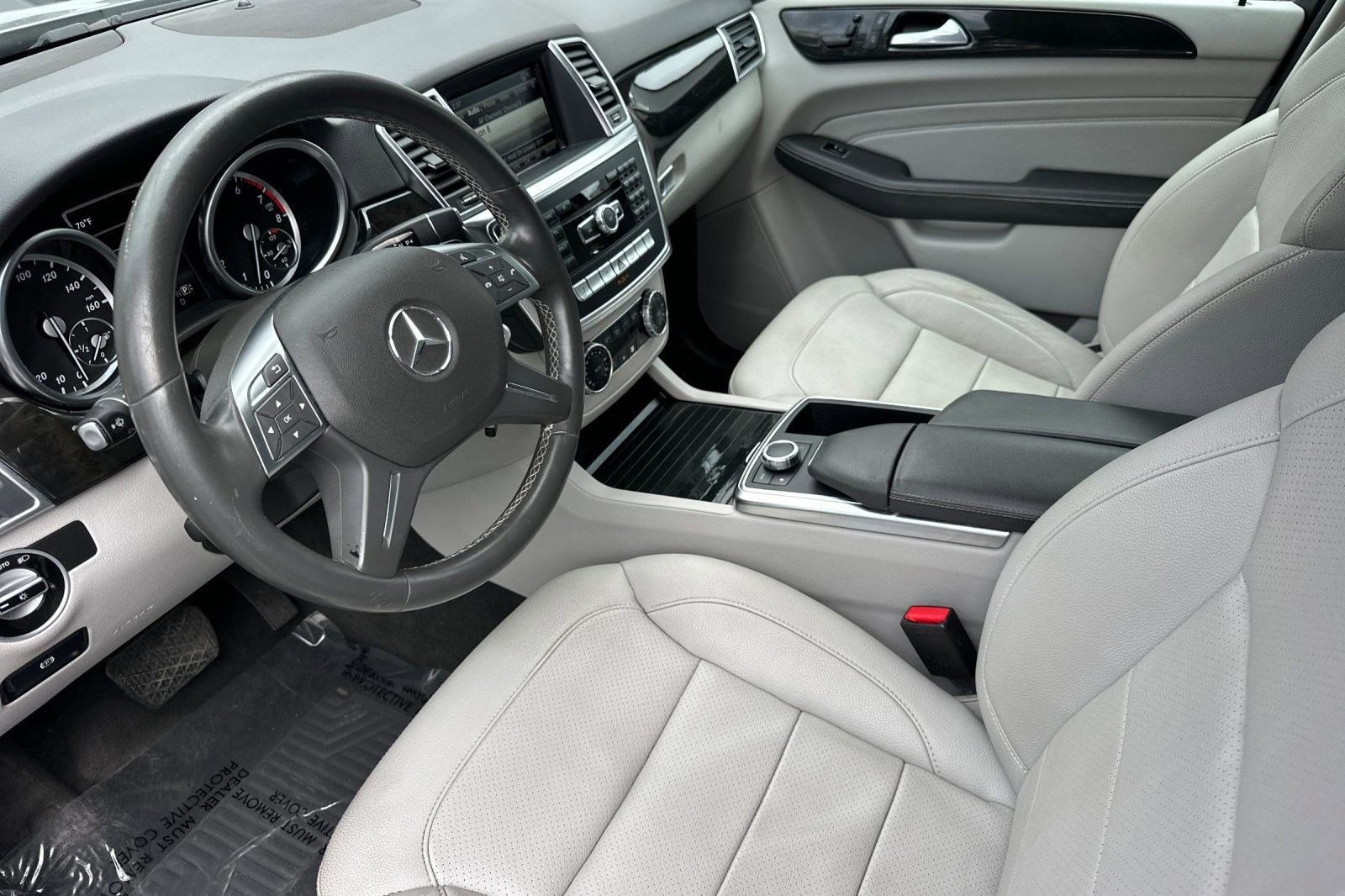2015 Mercedes Benz ML 350 4MATIC photo 4