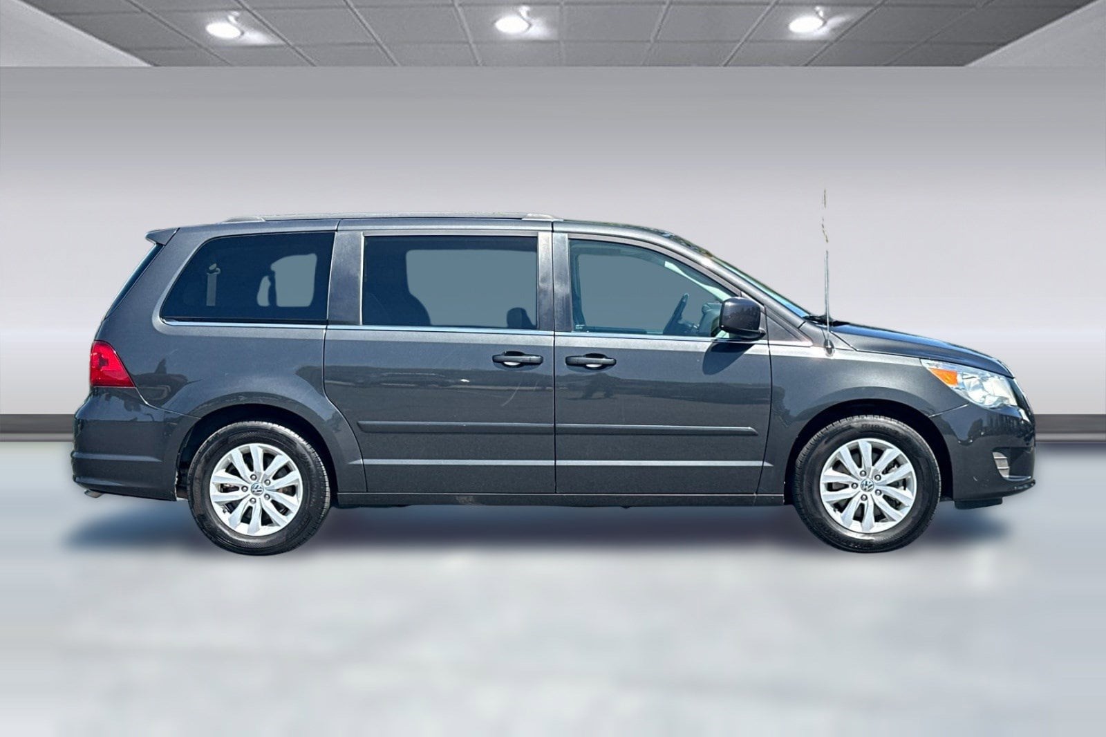2012 Volkswagen Routan 4dr Wgn SE photo 6