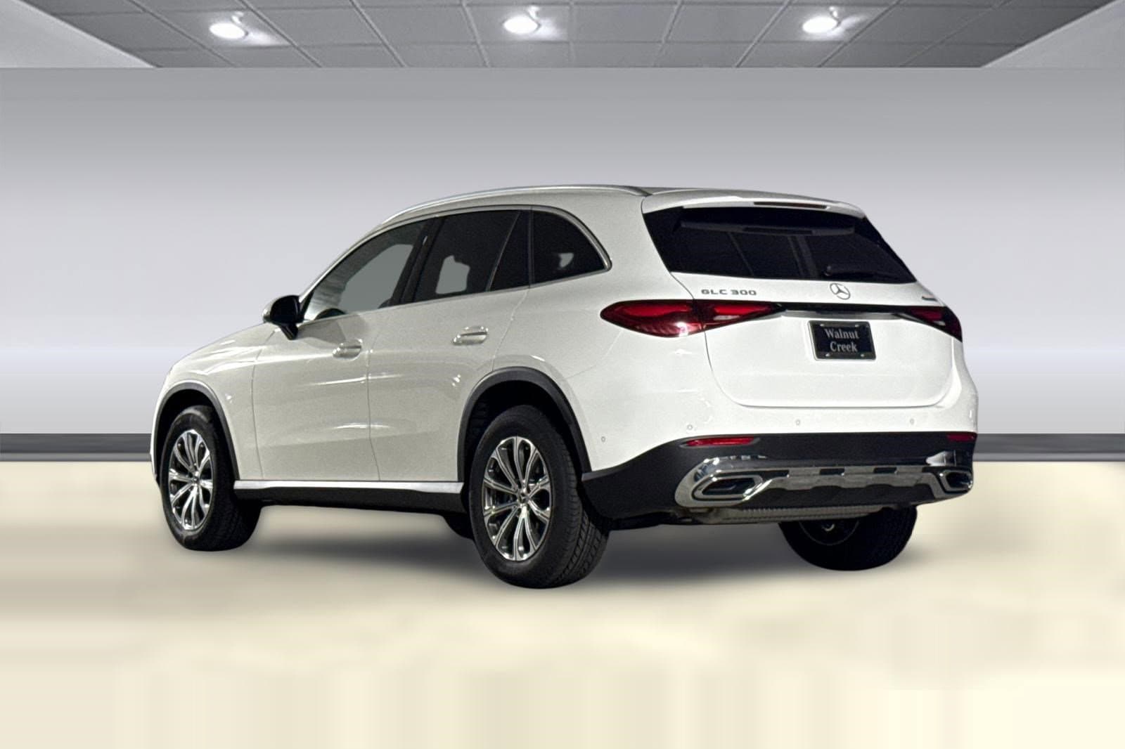 2026 Mercedes-Benz GLC 300 4MATIC SUV photo 2