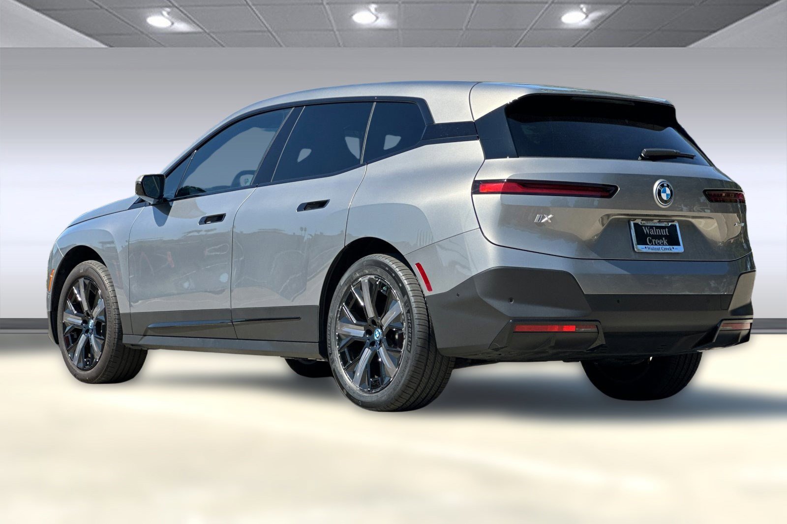 2025 Bmw iX photo 3