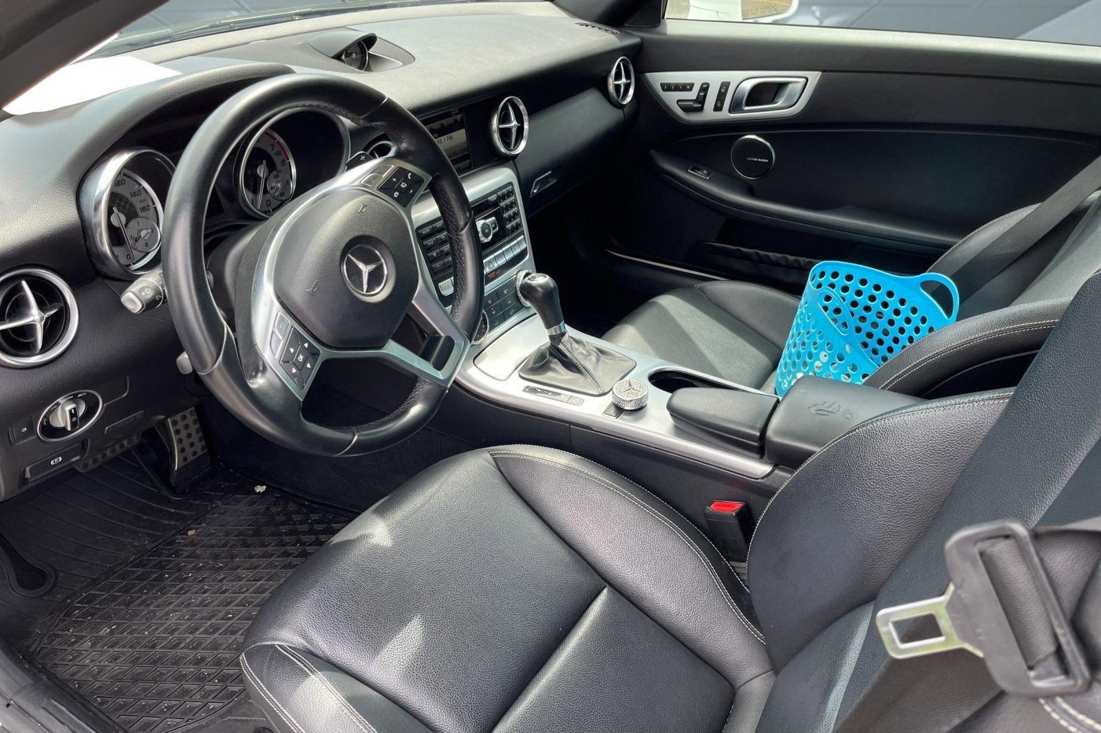 2015 Mercedes-Benz SLK-Class Coupe photo 3