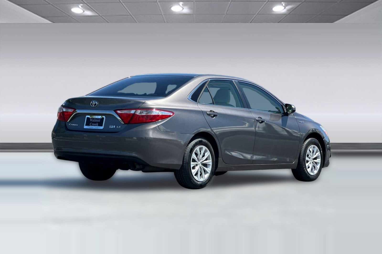 2016 Toyota Camry Hybrid 4dr Sdn LE photo 3