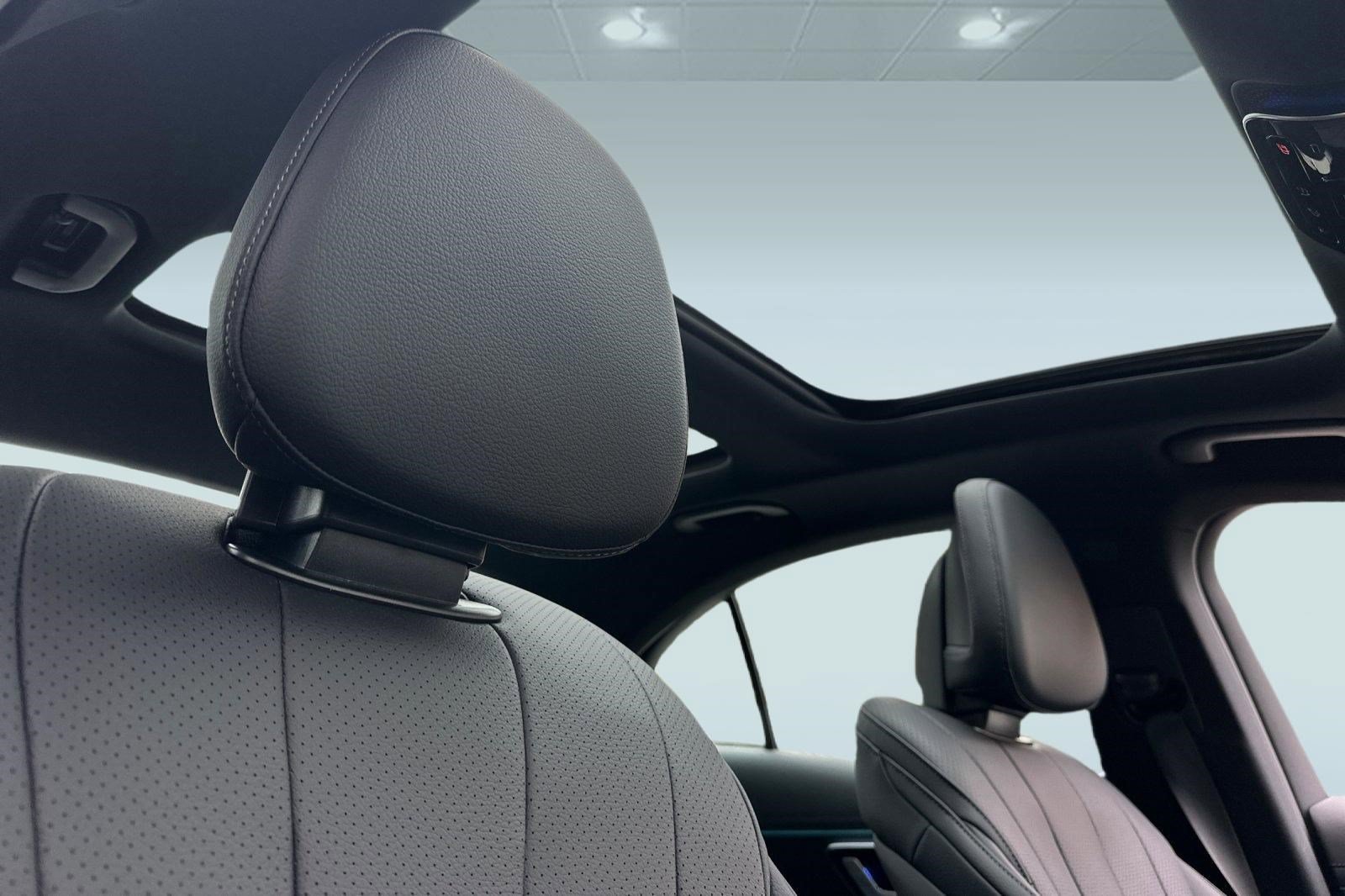 2026 Mercedes-Benz E-Class E350 - Photo 15
