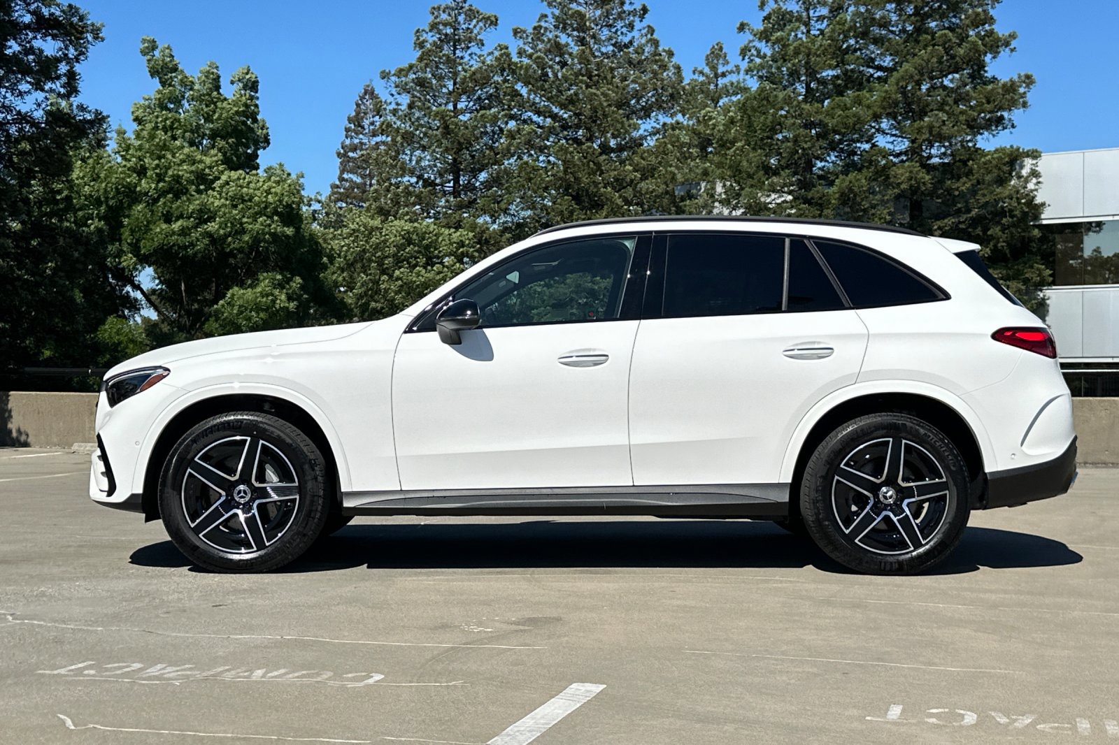 2025 Mercedes Benz GLC 300 4MATIC photo 2