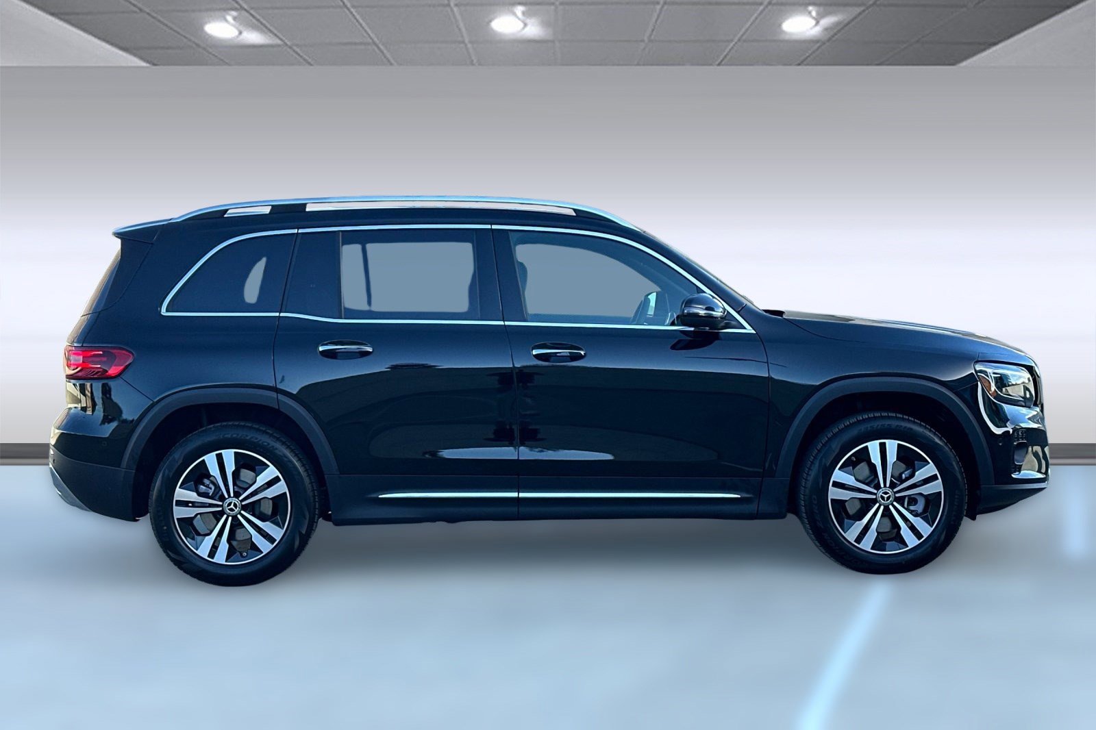 2025 Mercedes Benz GLB 250 photo 4