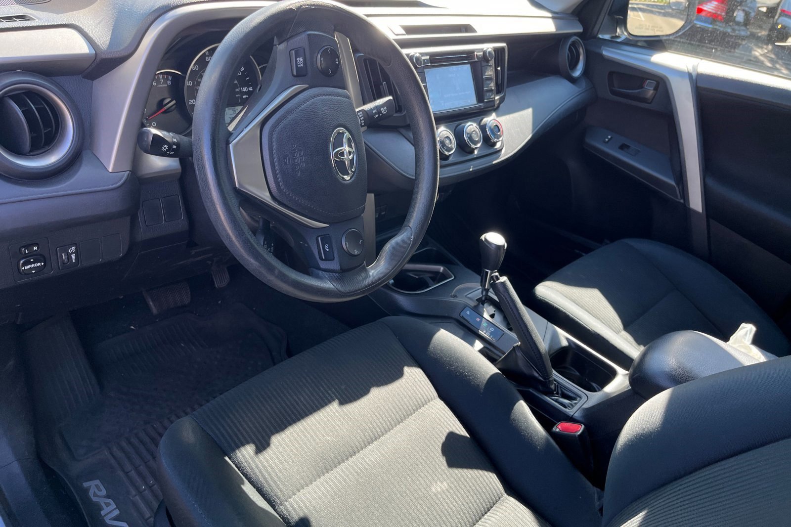 2016 Toyota RAV4 LE photo 3