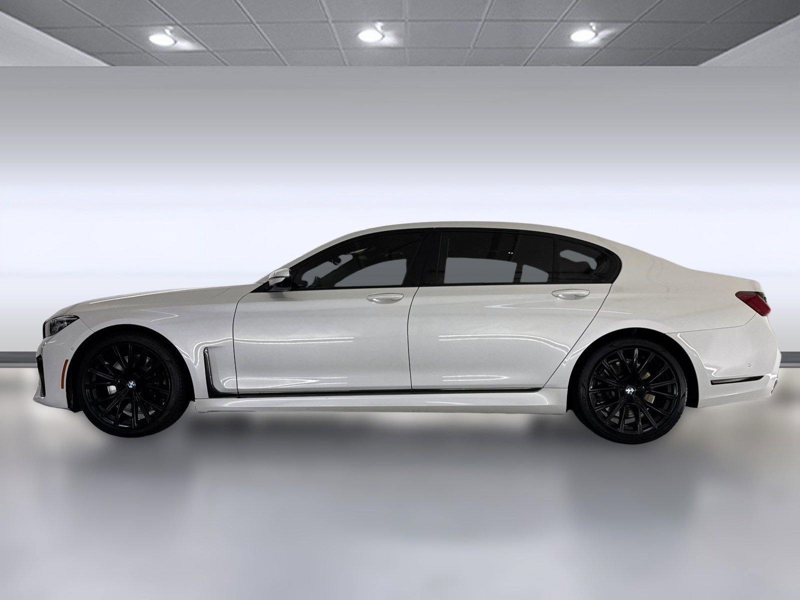 2022 Bmw 740i 7-Series photo 2