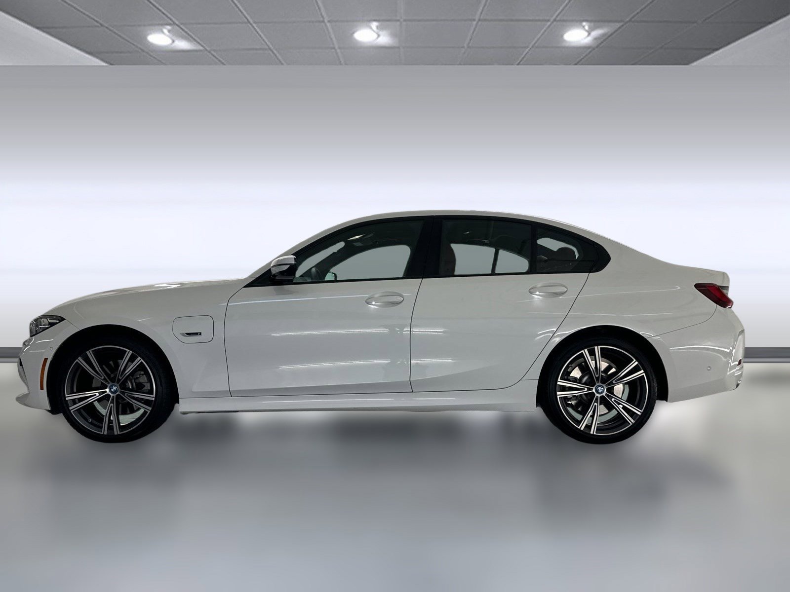 2023 Bmw 330e photo 2