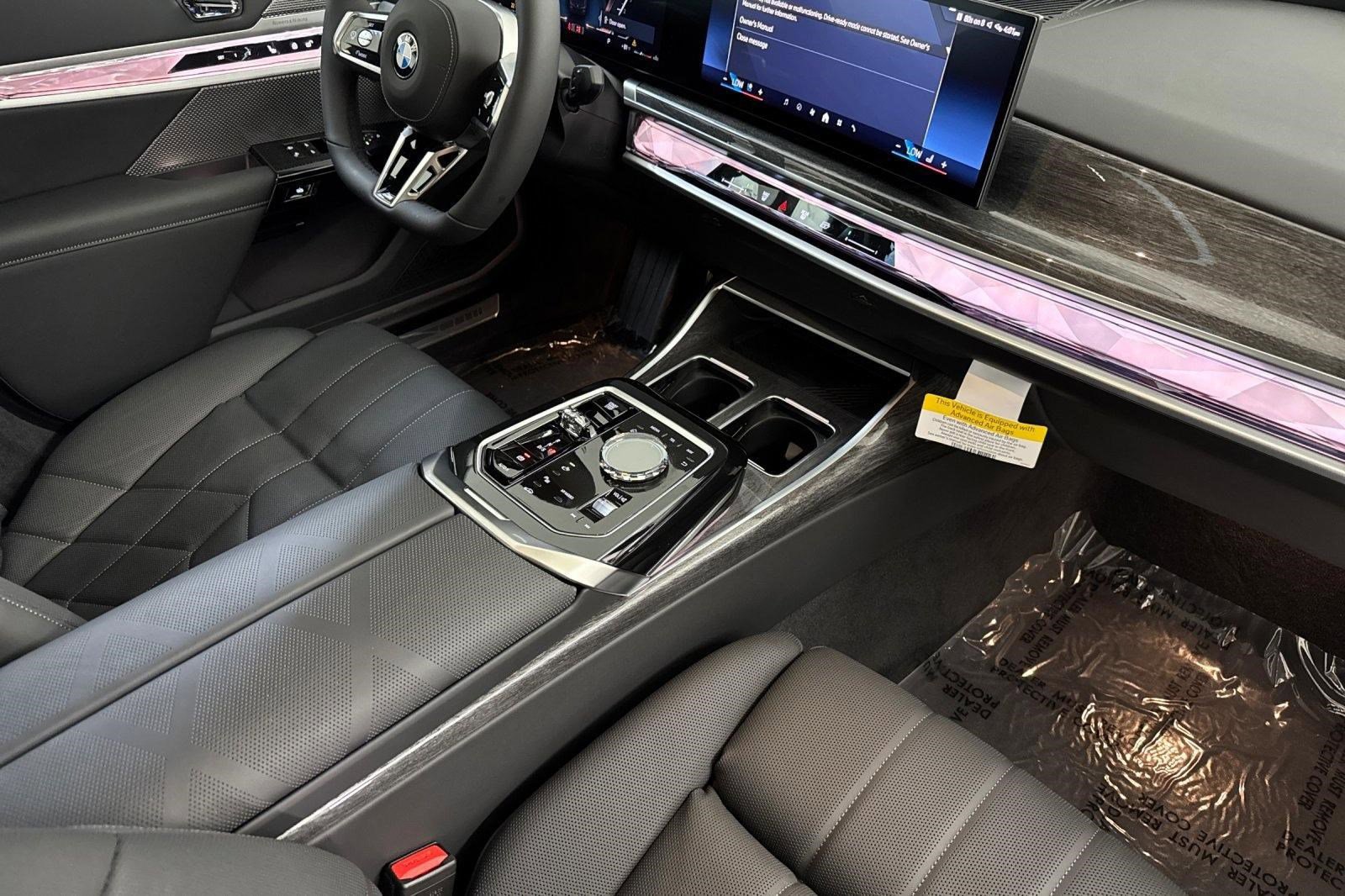 2025 BMW 7 Series 760i - Photo 28