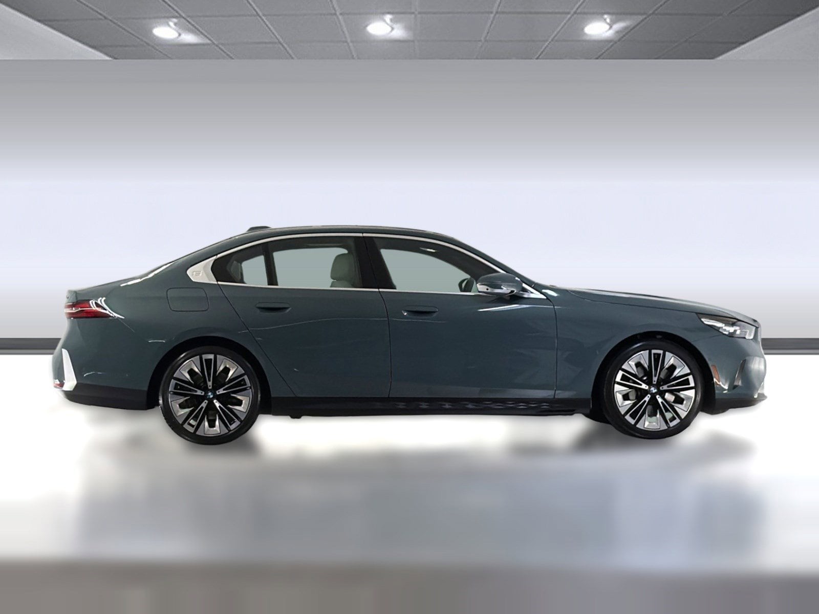 2025 BMW 530i photo 6