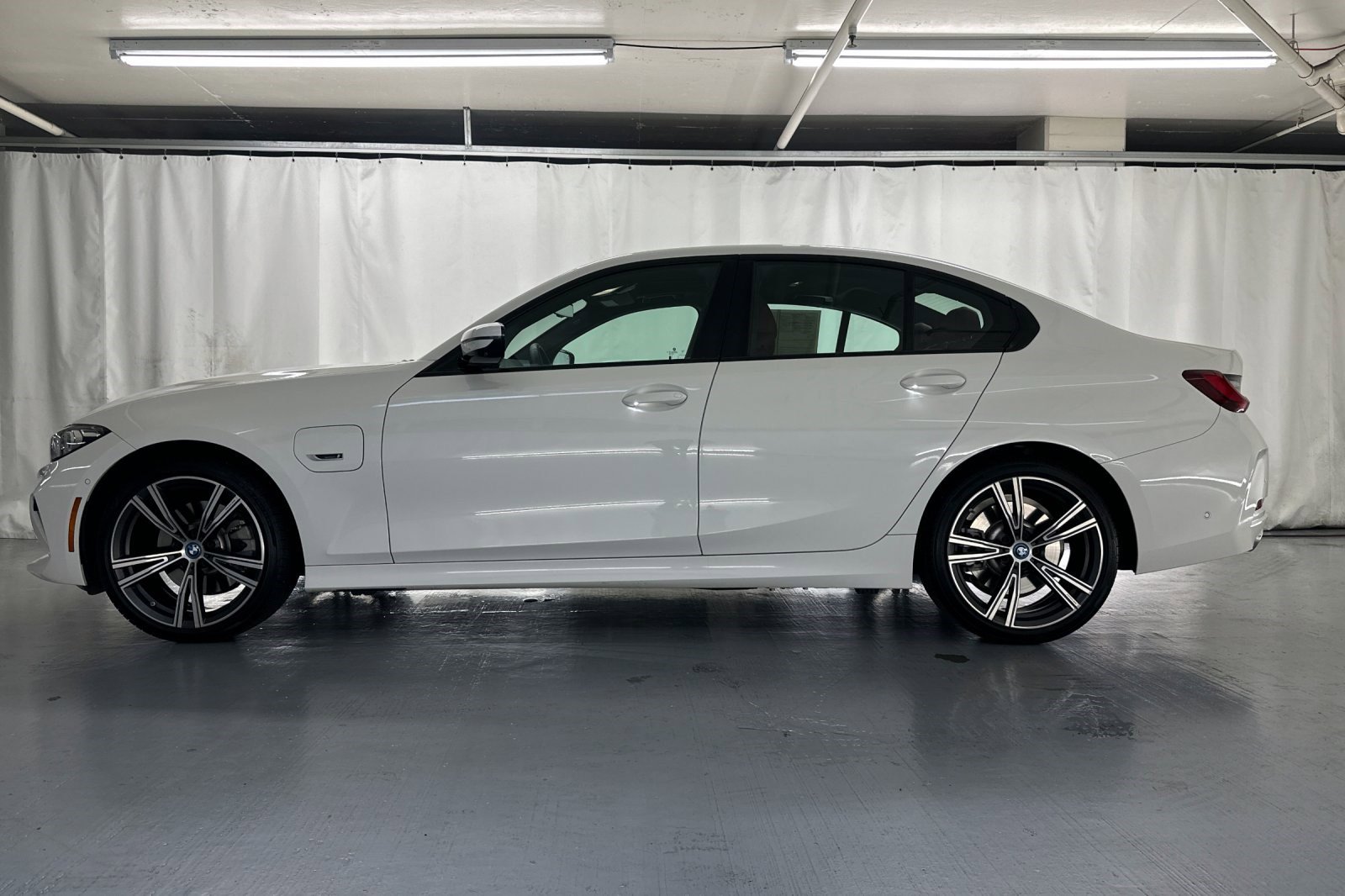 2023 Bmw 330e photo 2