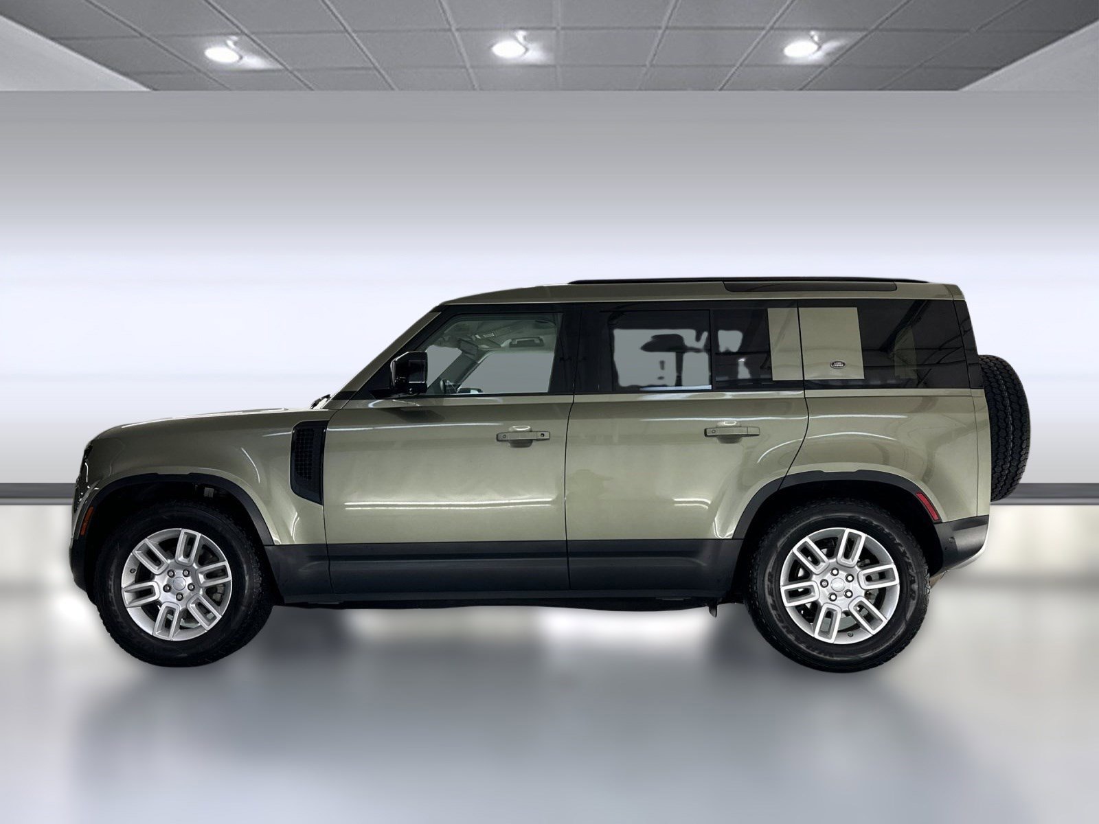 2020 Land Rover Defender S photo 2