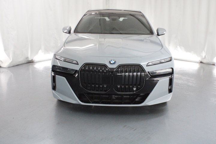 Used 2025 BMW i7 xDrive60 with VIN WBY53EJ05SCT42004 for sale in Long Beach, CA