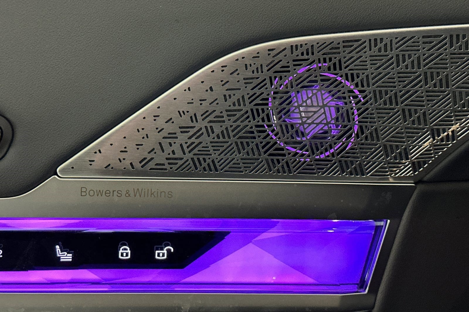 2025 BMW 7 Series 750e - Photo 24