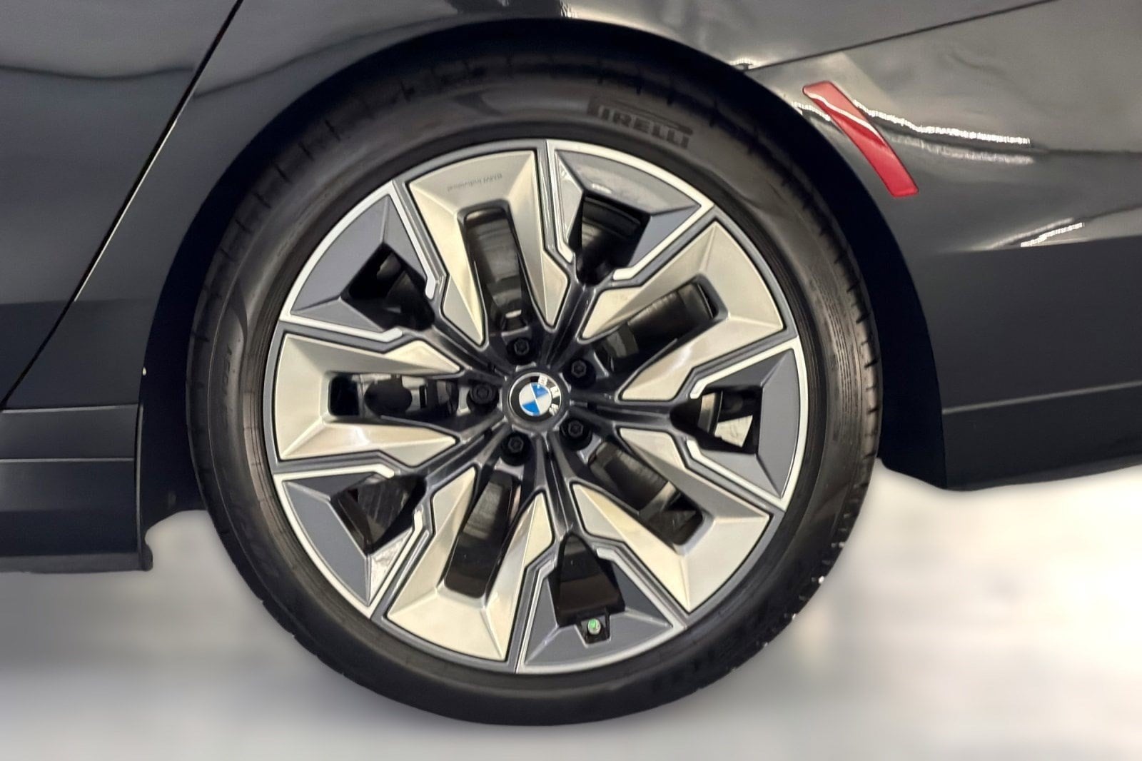 2025 BMW i7 50 - Photo 11