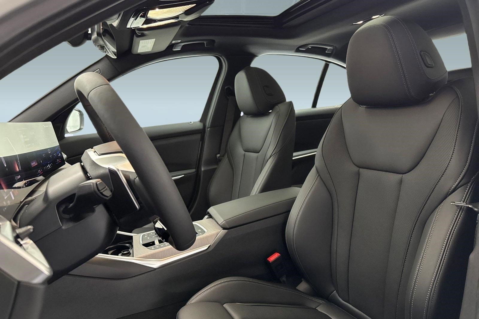 2026 BMW 330i photo 4