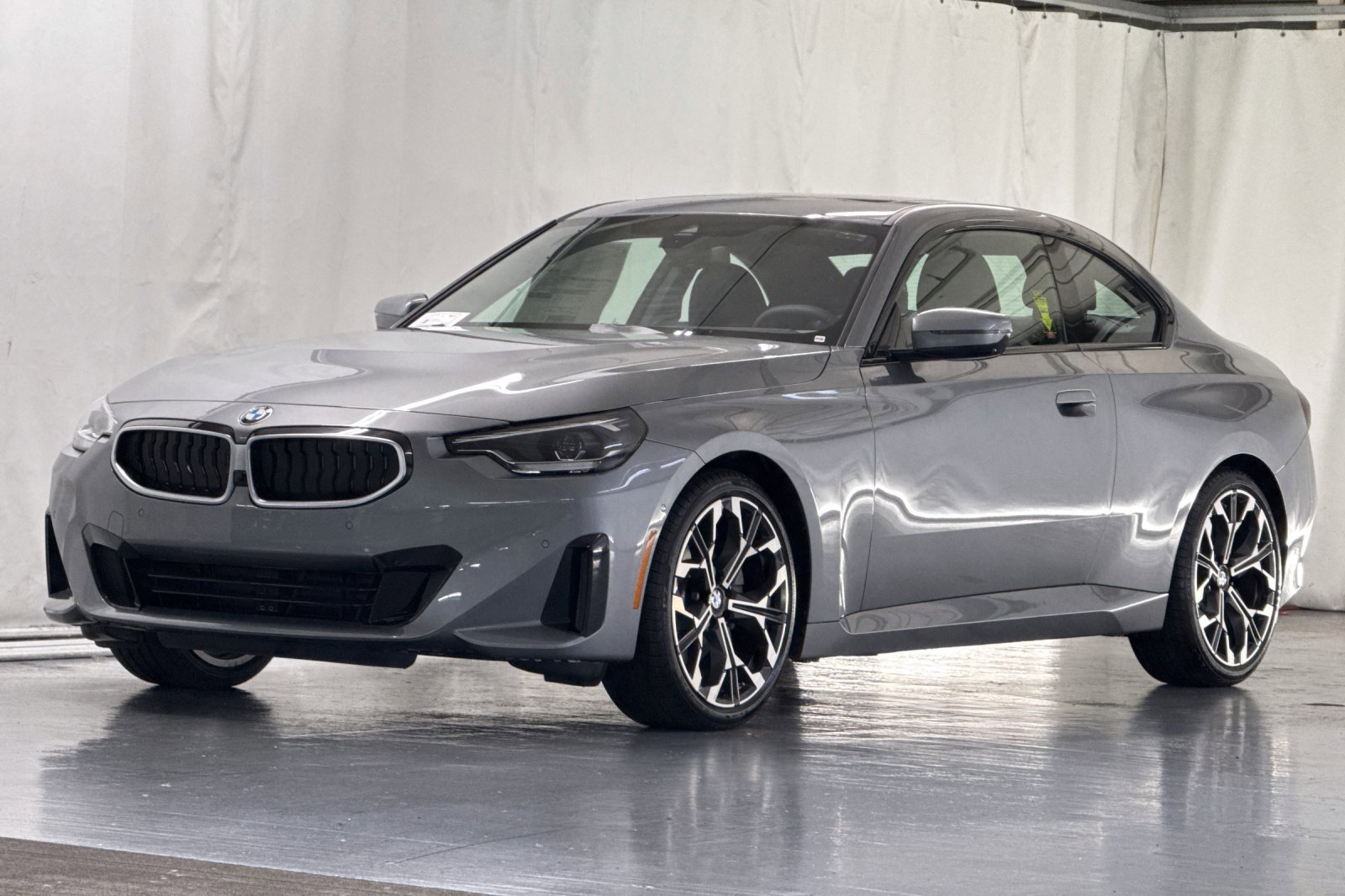 2025 Bmw 230i Coupe photo 2