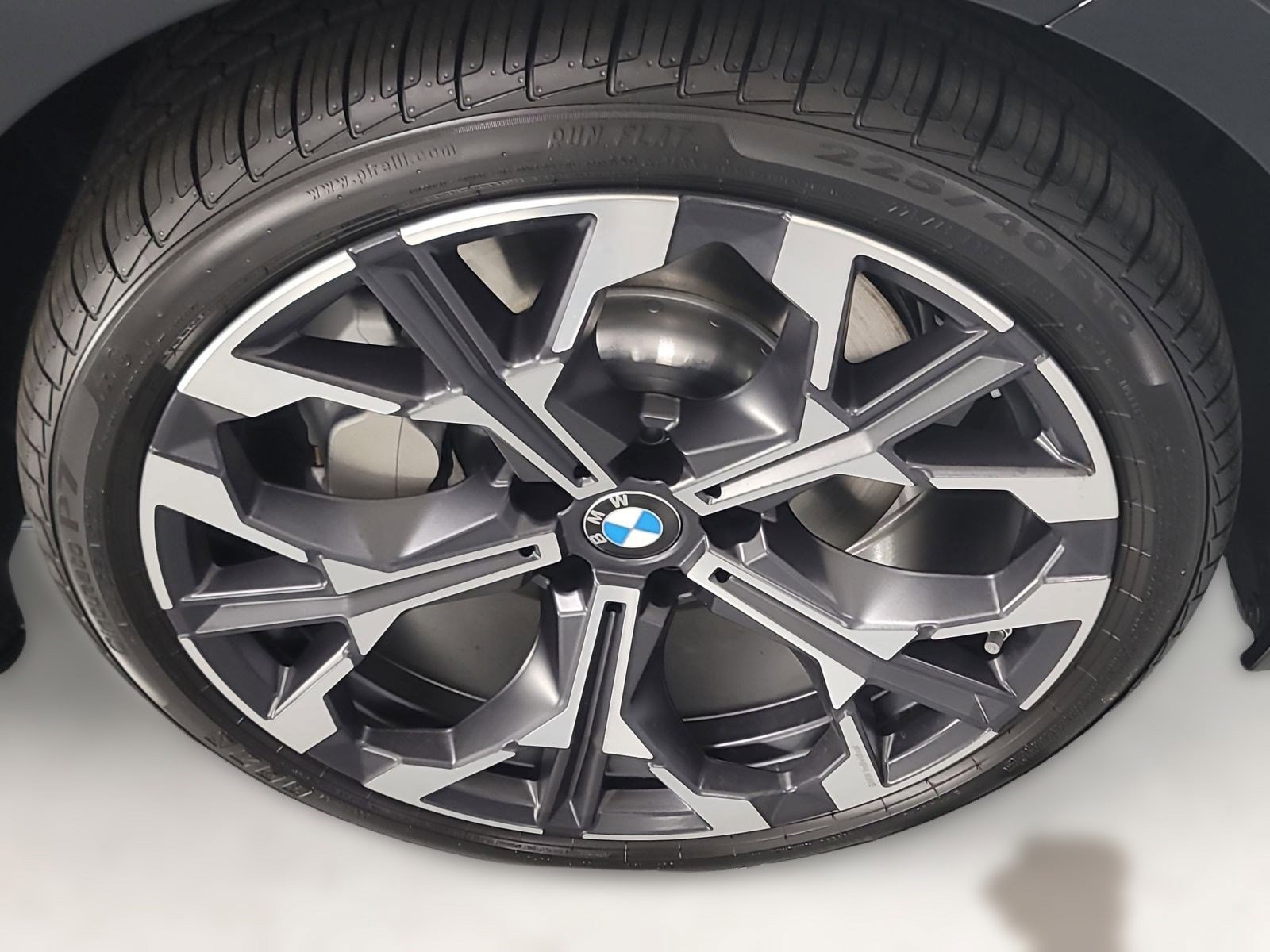 2025 Bmw 330i photo 3