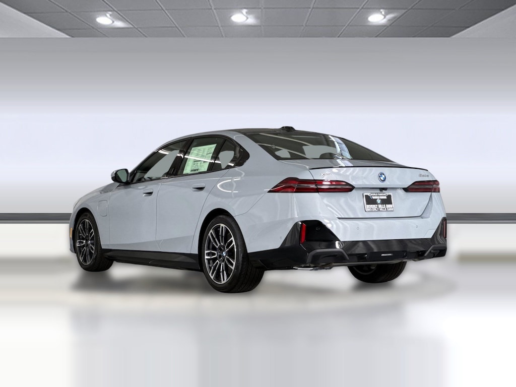 New 2027 BMW 550e xDrive Sedan
