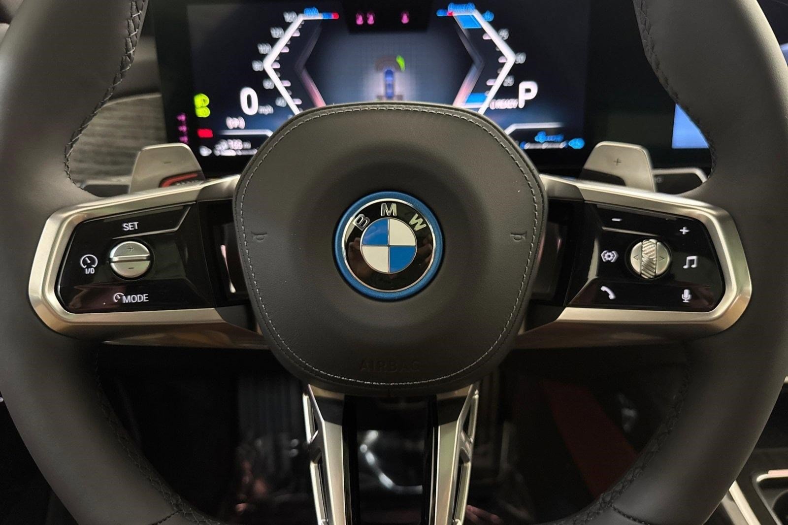 2026 BMW 7 Series 750e - Photo 17