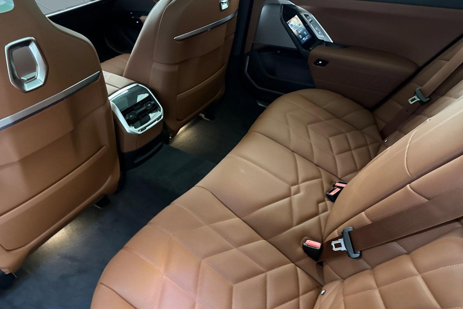 2026 BMW 7 Series 750e - Photo 21