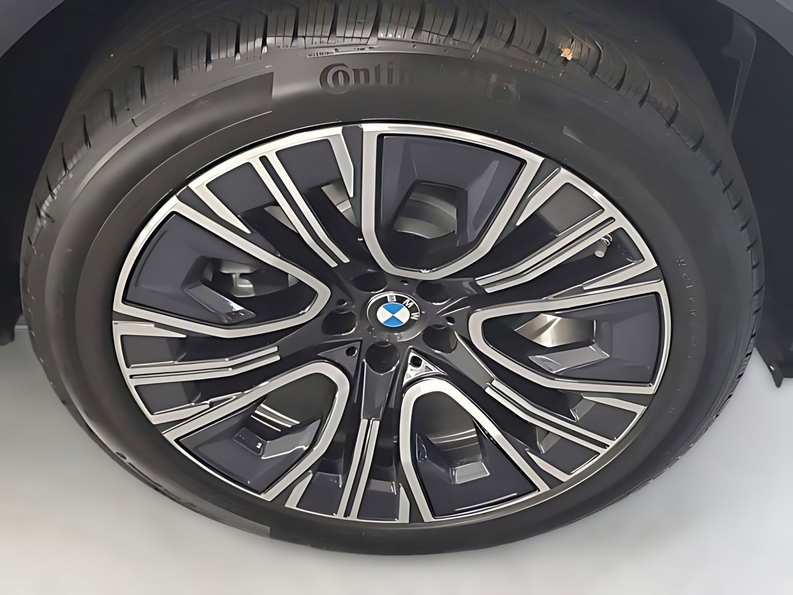 2025 BMW X3 30 xDrive photo 2