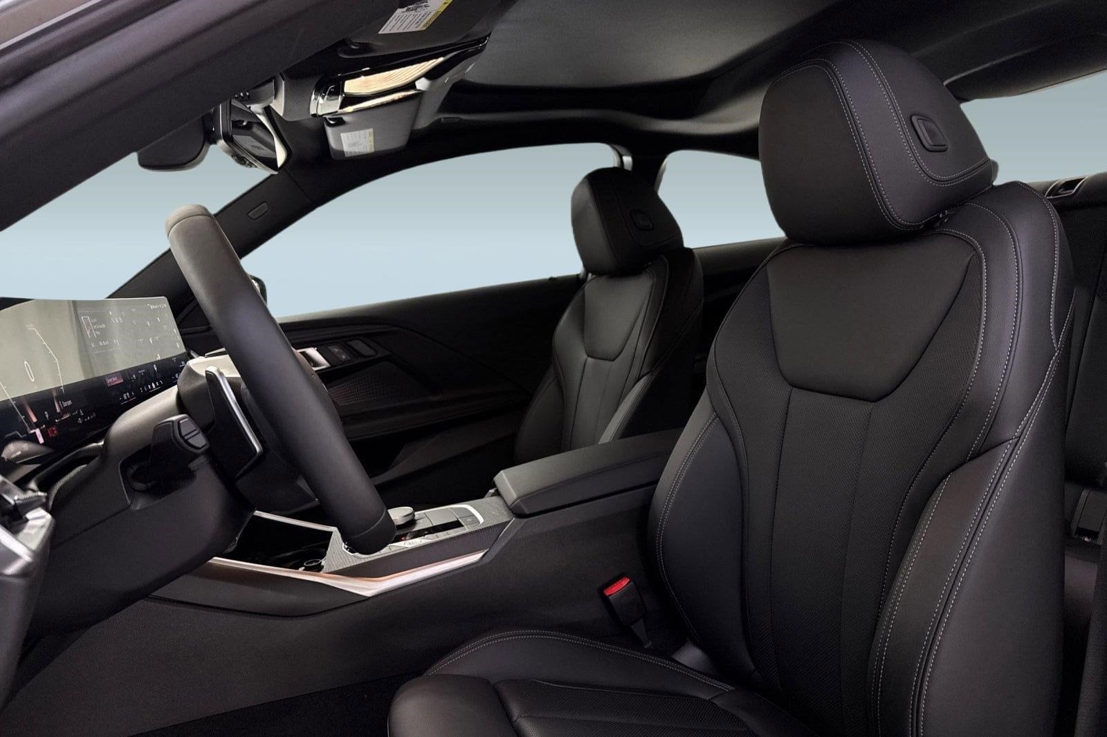 2025 BMW 230i photo 4