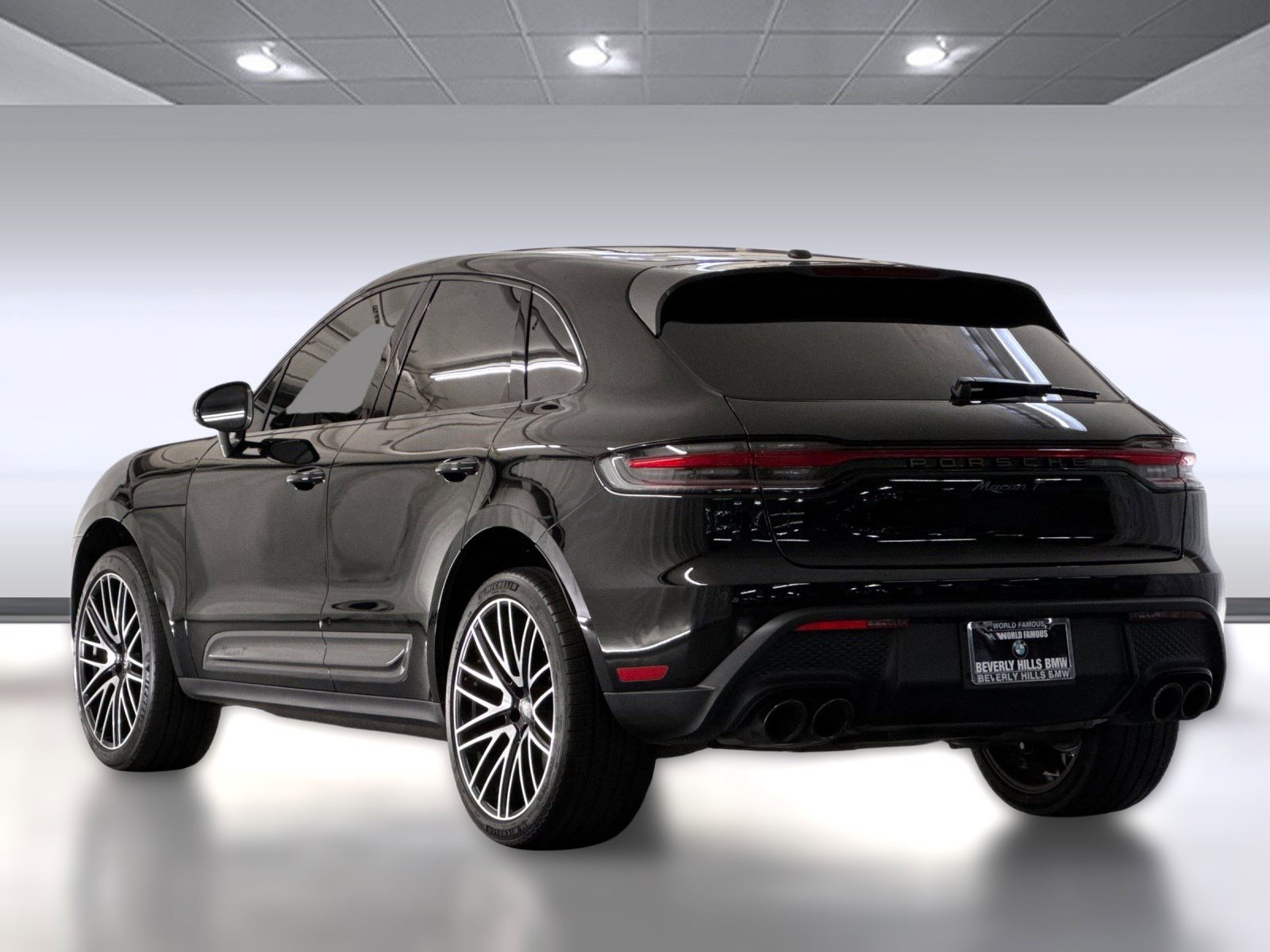 2023 Porsche Macan T photo 3