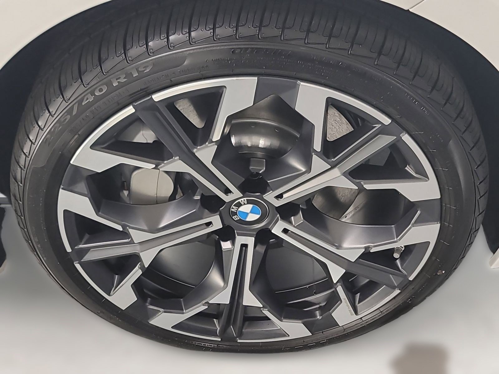 2025 Bmw 330i photo 3