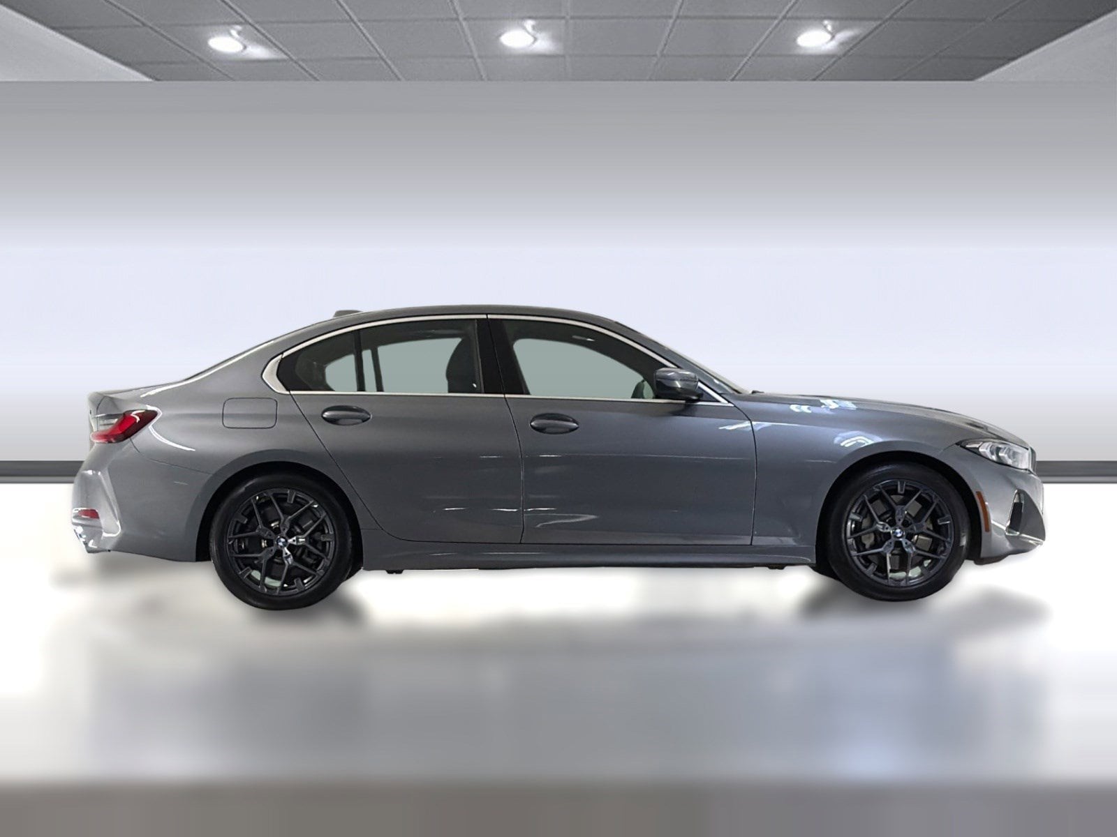 2025 BMW 330i photo 3