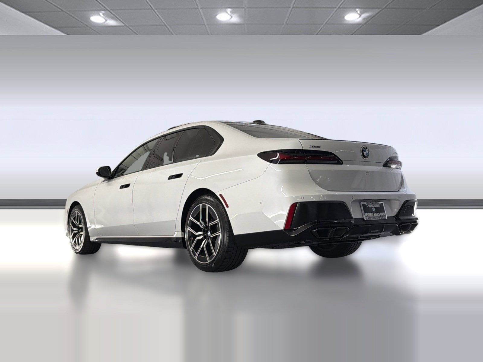 2023 BMW 760i photo 2