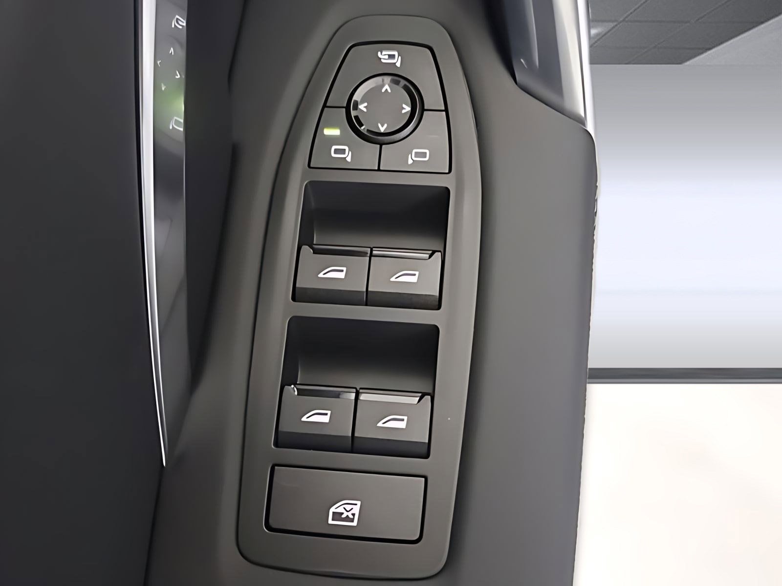 2025 BMW X1 xDrive28i photo 5