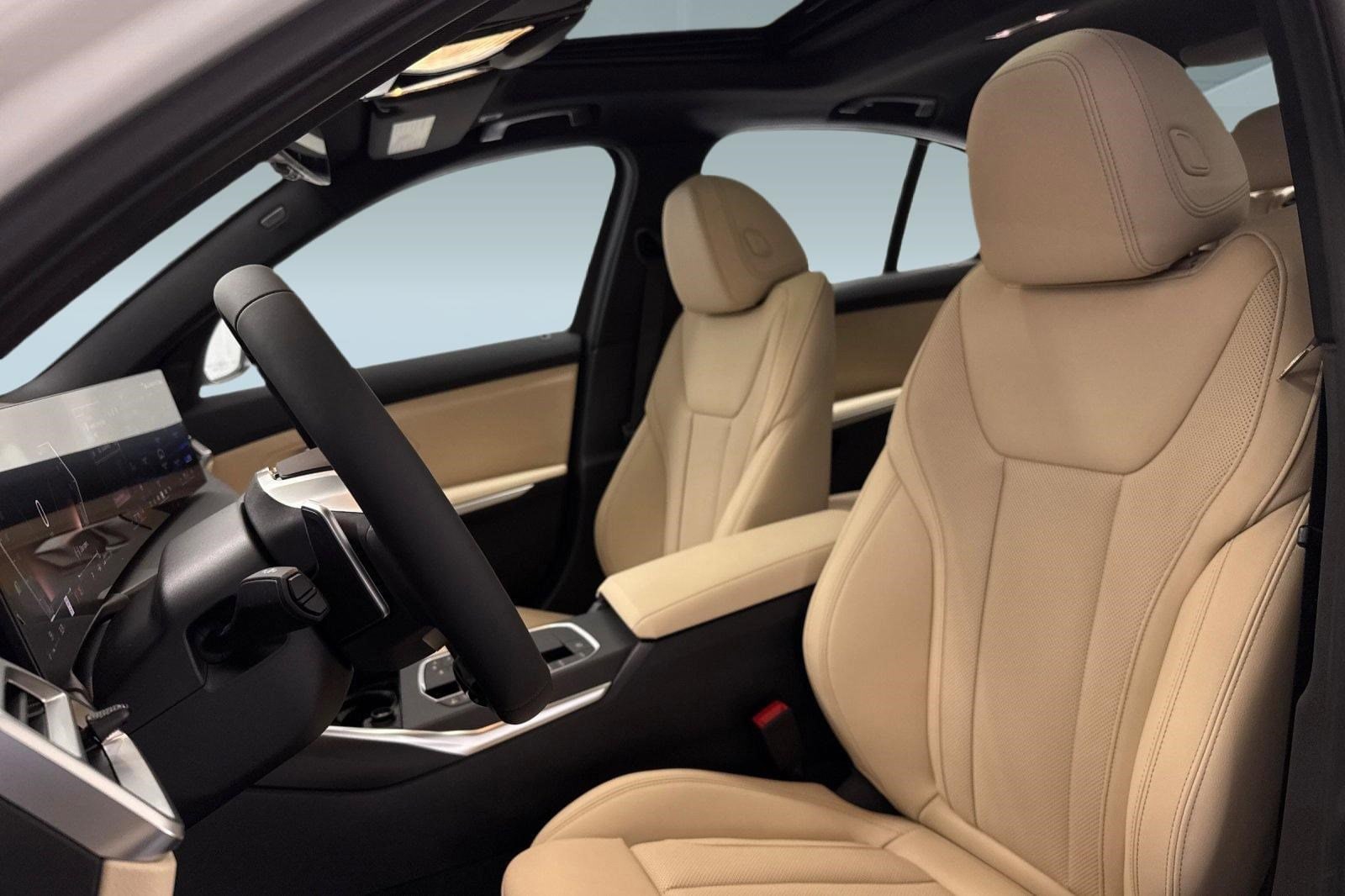 2026 BMW 330i photo 4