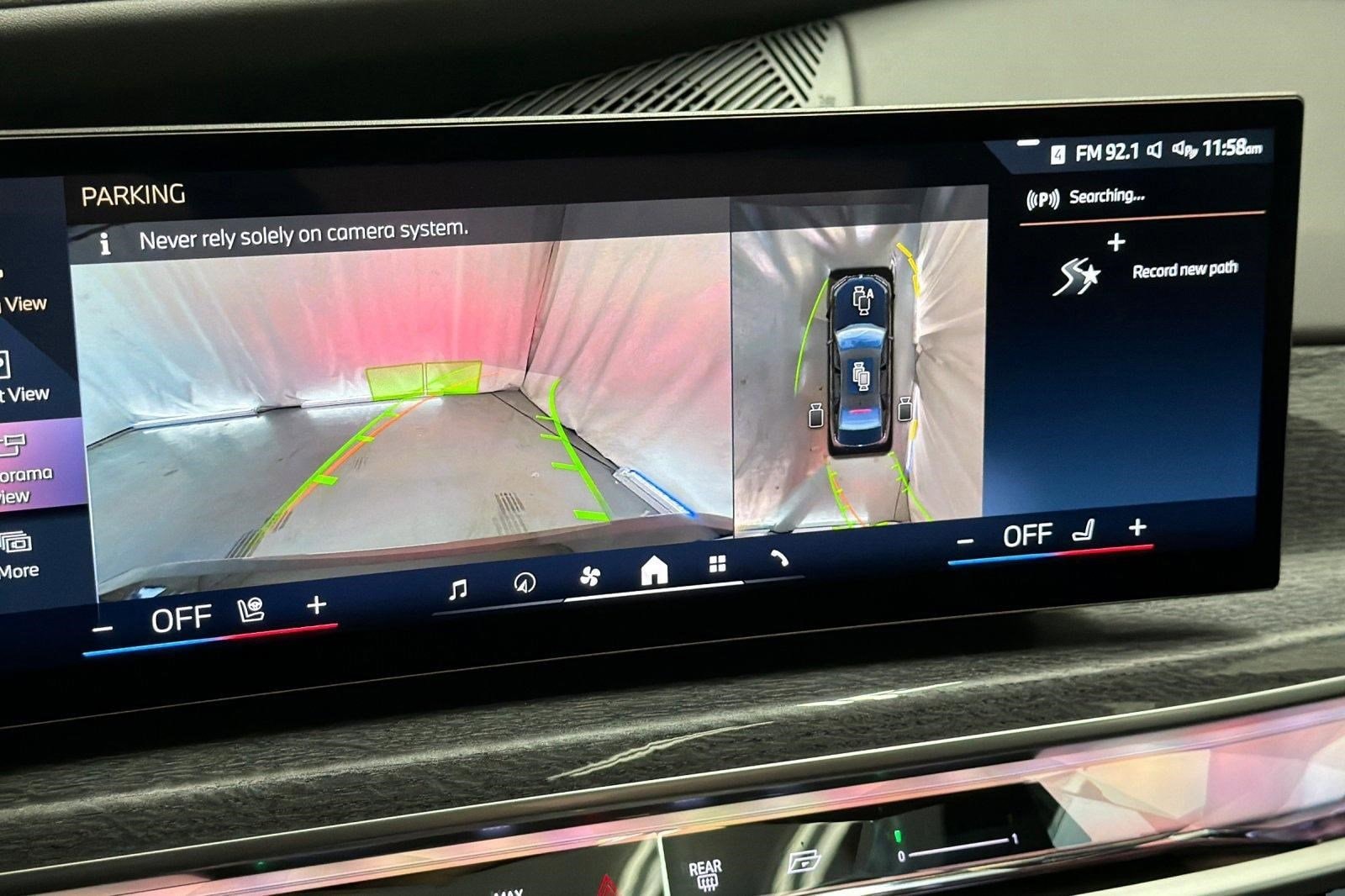 2025 BMW i7 50 - Photo 24