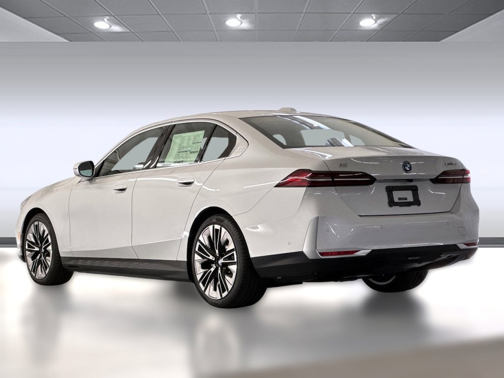 New 2026 BMW i5 xDrive40 Sedan