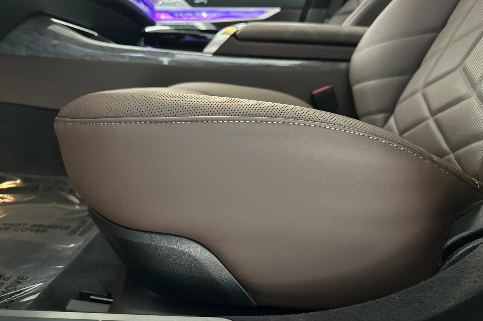 2025 BMW 7 Series 750e - Photo 14