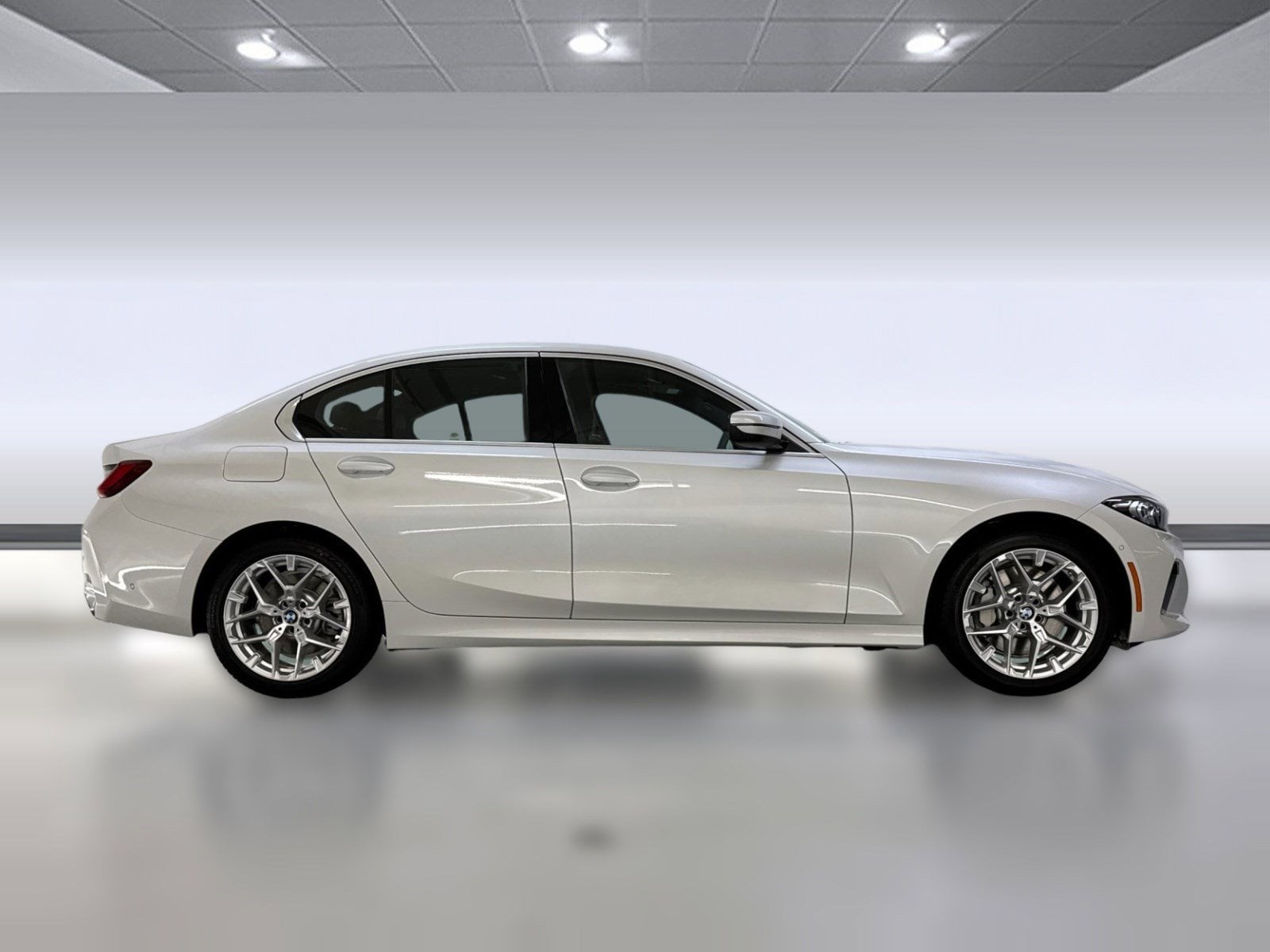 2026 BMW 330i photo 3